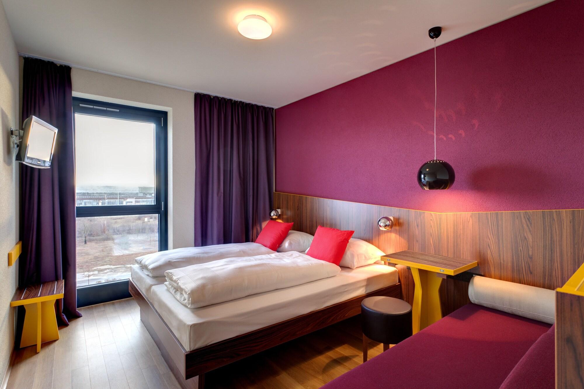 Meininger Hotel Frankfurt Main / Airport Frankfurt am Main Dış mekan fotoğraf